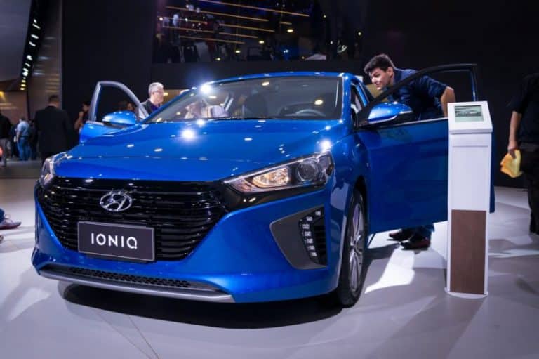 Does Hyundai Ioniq Have Adaptive Cruise Control? (Let’S See)